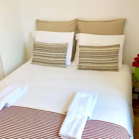 32 2 - Heart Of Private Apartment, Bairro Alto Lisbon