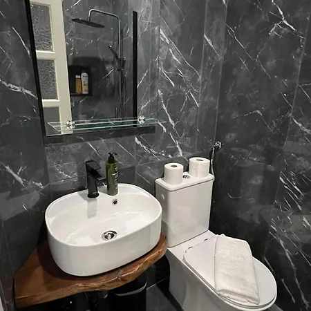 Apartment 32 2 - Heart Of Private Apartment, Bairro Alto Lisbon